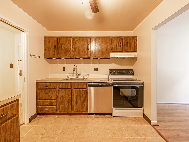 9728 Kingsbridge Dr #101 — Photo 6