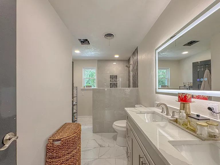1044 Seminole Dr — Photo 7