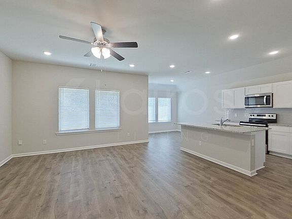 3rd image of 127 Santiago Ct