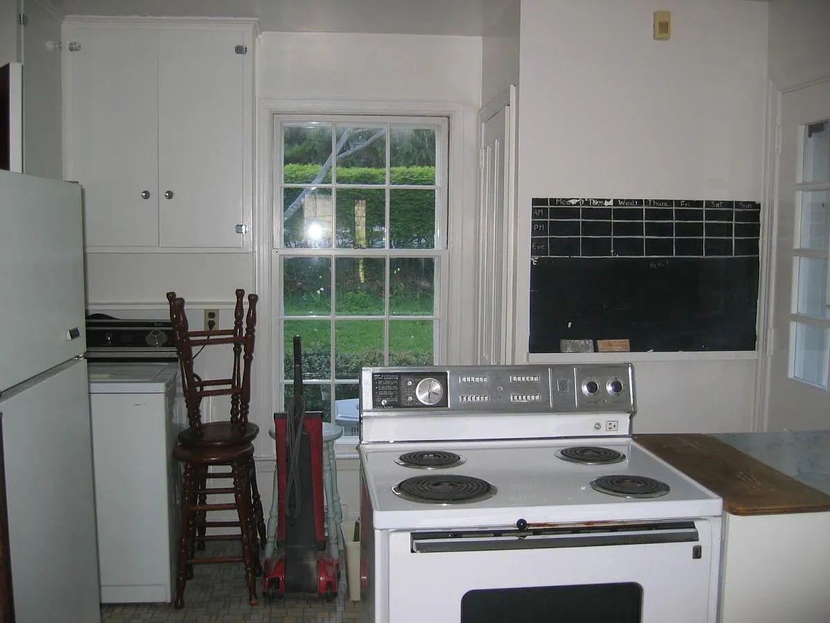 4 bed, 1.5 bath, 1400 sqft, $1,960 — Photo 3