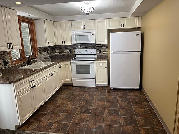 3rd image of 88 Vegola Ave