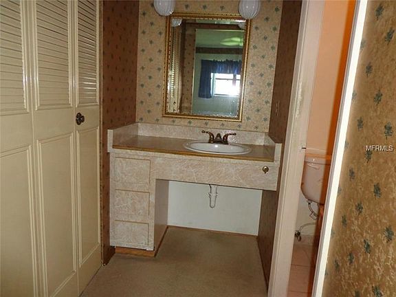 4th image of 2976 Flint Dr S