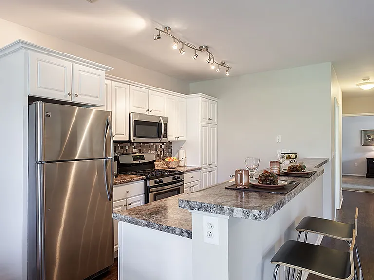 Oakmonte Apartment Homes — Photo 8