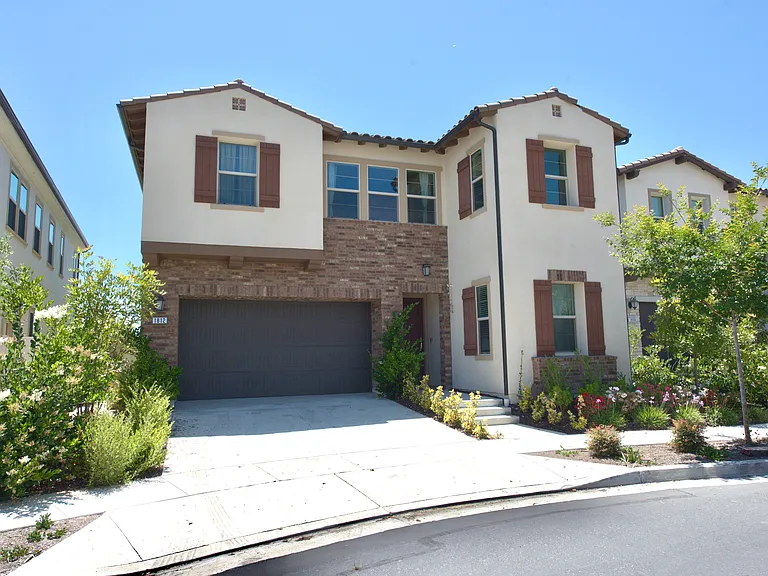 1812 Canyon Oaks Ln — Photo 2