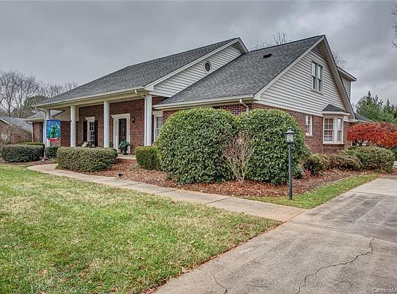 3rd image of 1536 Stableview Dr