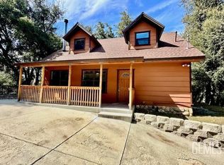 2215 Woodland Dr, Pine Mountain Club, CA 93222