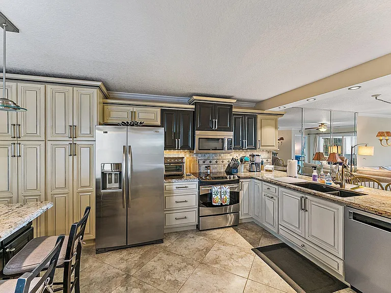 275 Palm Ave #C402 — Photo 8