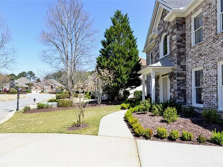 310 Windsor Gate Cv — Photo 3