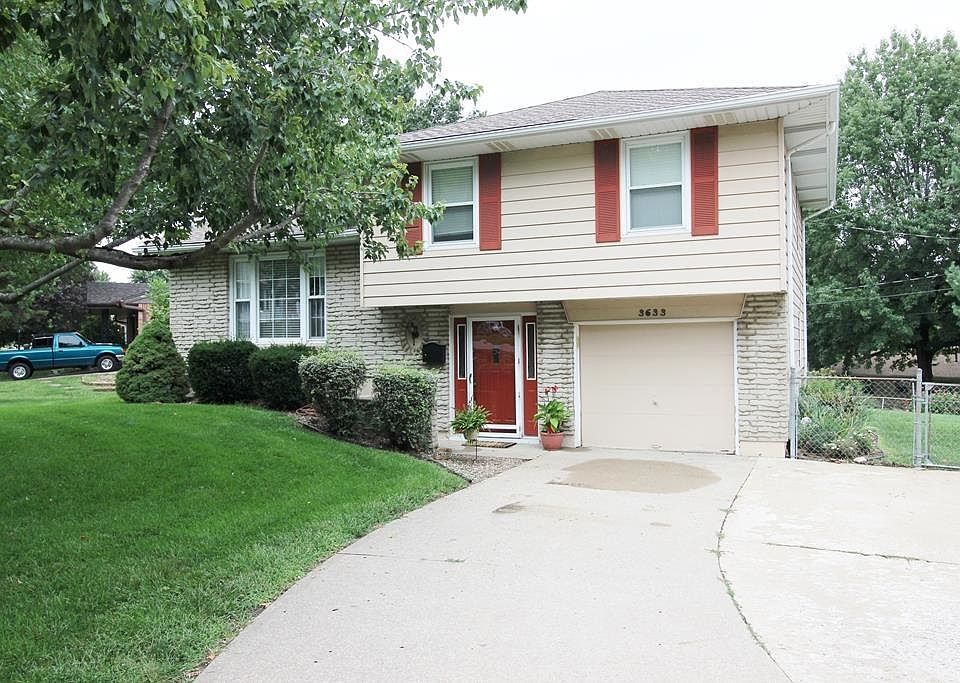 Low Maintenance On A Corner Lot!!...