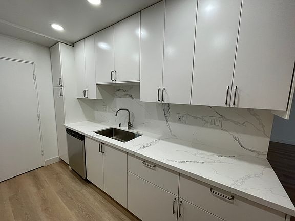 5th image of 11944 Mayfield Ave APT 203