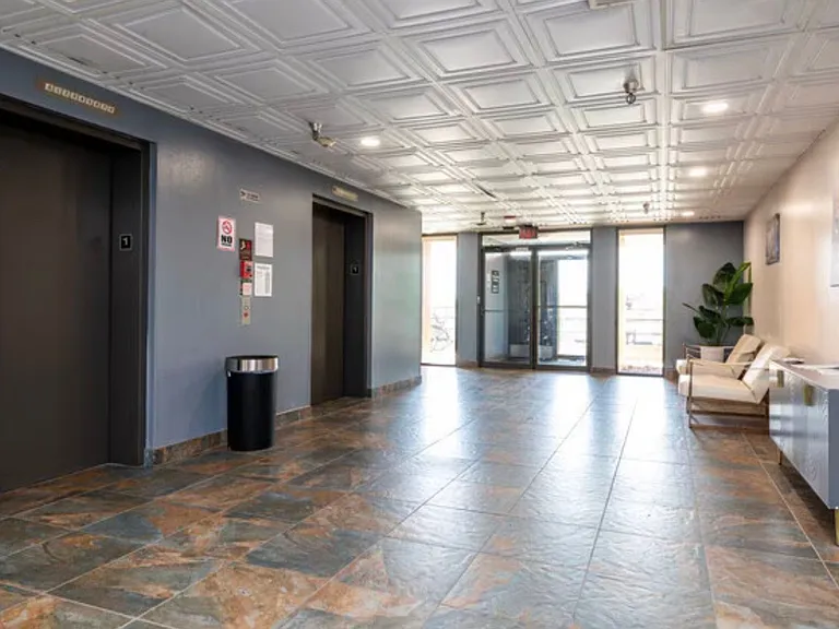 Riverview Apartments — Photo 5