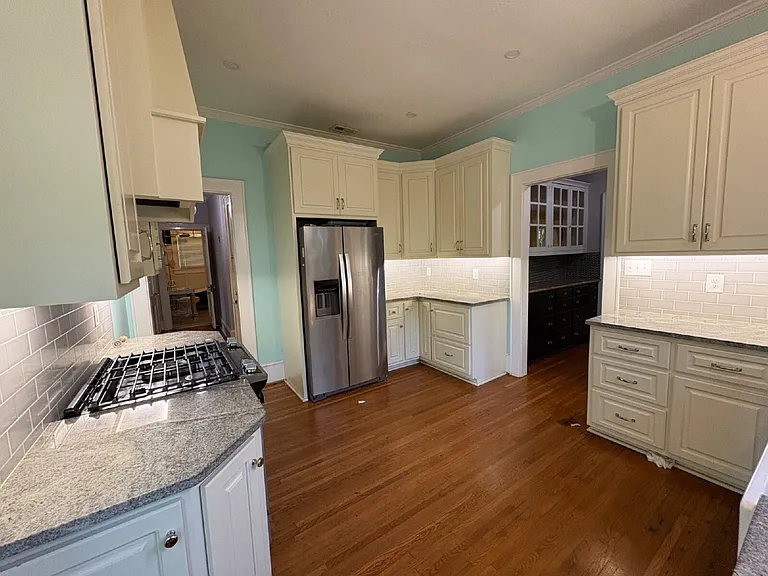 310 Hinsdale Ave — Photo 6