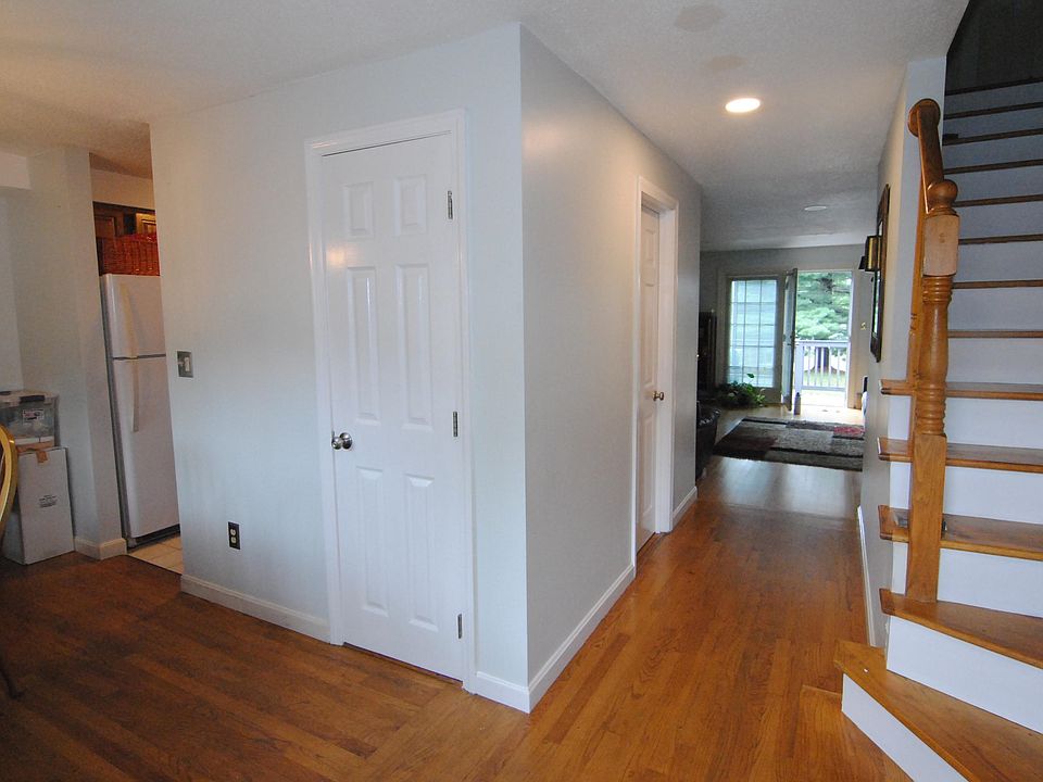 1st image of 7 Meadowview Cir