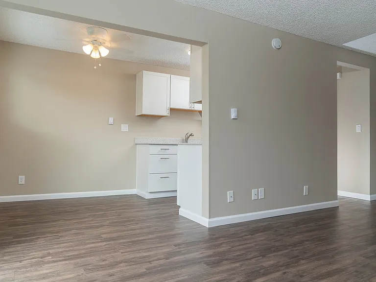 616 N Anderson St — Photo 11