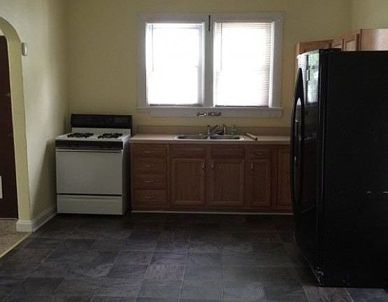 4th image of 1653 Barth Ave