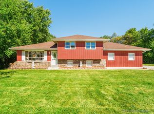 28W032 Roosevelt Rd, Winfield, IL 60190