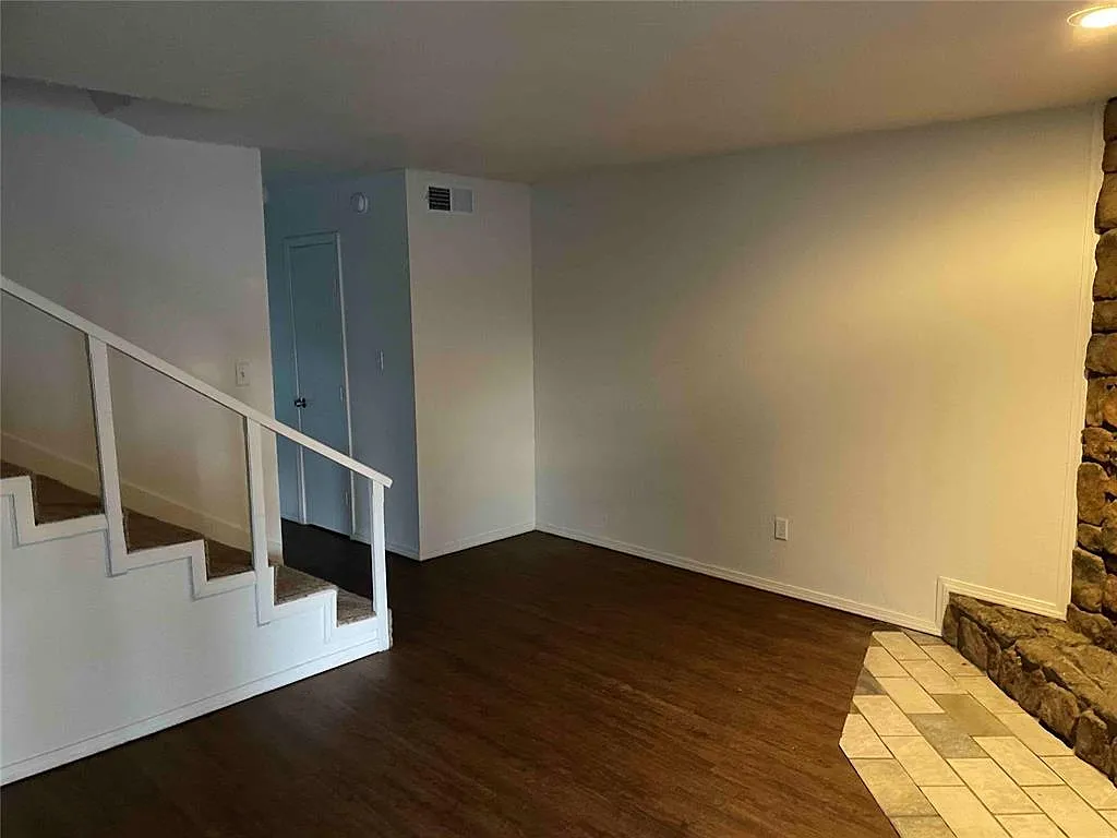 2 bed, 1.5 bath, $1,150 — Photo 2