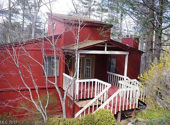 3rd image of 297 Hillcrest Cir