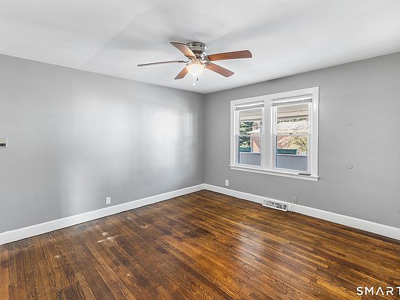 4th image of 160 Hodge Avenue