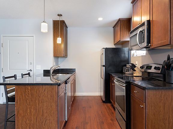3rd image of 525 10th Ave SE APT 101