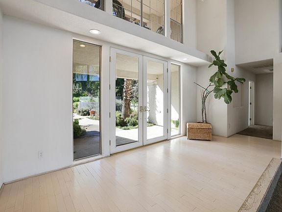 4th image of 281 High Sierra Dr