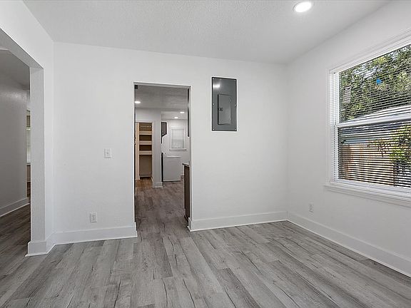 3rd image of 1484 W 10th St