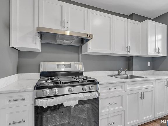 2nd image of 208 Anderson St APT S4c