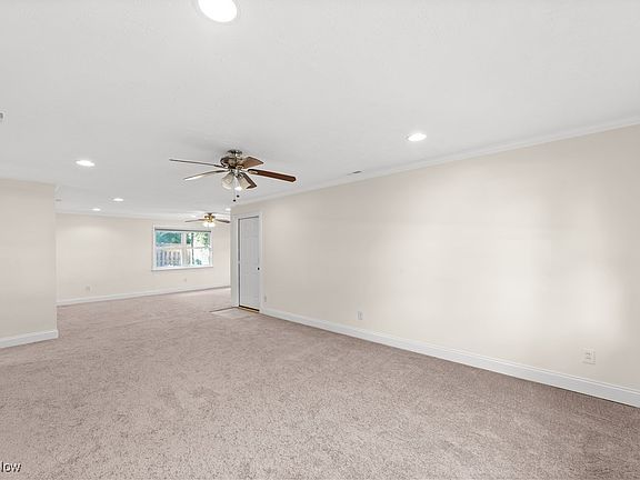 5th image of 243 Jananna Dr