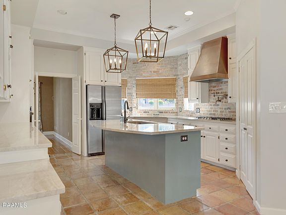 3rd image of 205 Camberly Cir