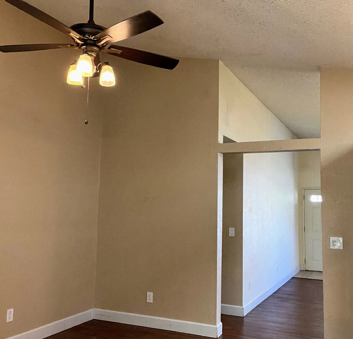 4 bed, 2.0 bath, 1576 sqft, $2,500 — Photo 3