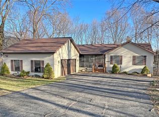 109 Ward Rd, Kelleys Island, OH 43438