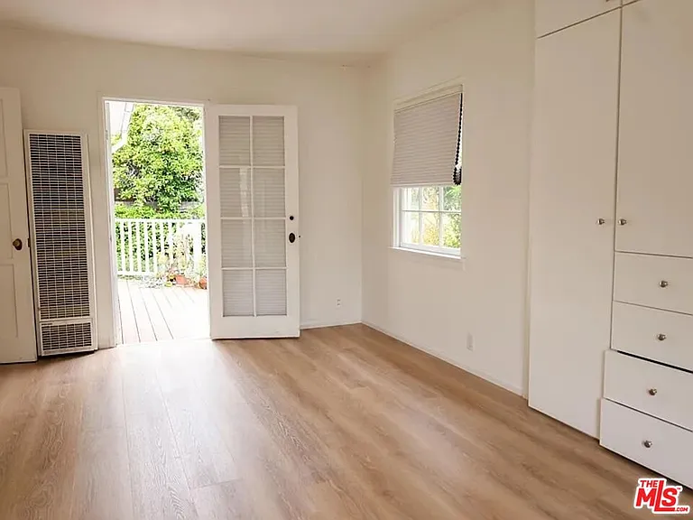 1322 N Beverly Glen Blvd — Photo 11