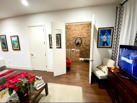 Rented by Voro New York | media 28