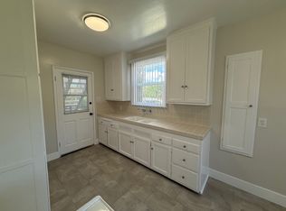 4577 1/2 E Carson St, Long Beach, CA 90808