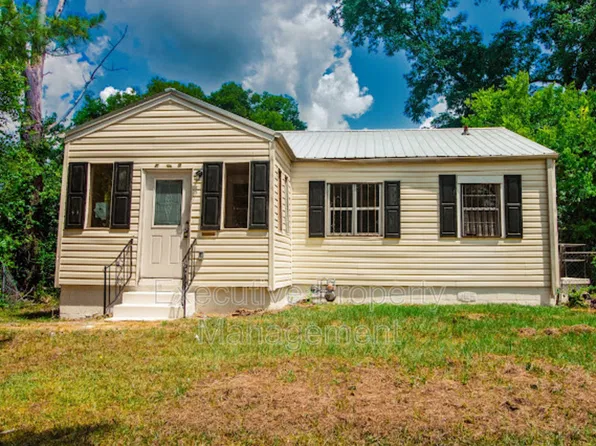 608 40th Pl, Fairfield, AL 35064