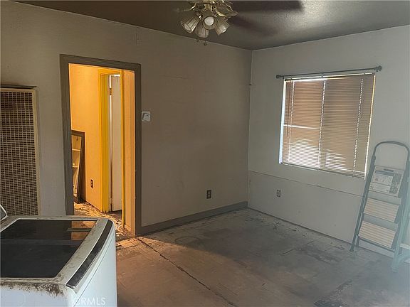 4th image of 2432 N Meadowbrook Ave