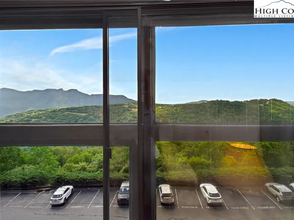 303 Sugar Top Drive #2-2220, Sugar Mountain, NC 28604