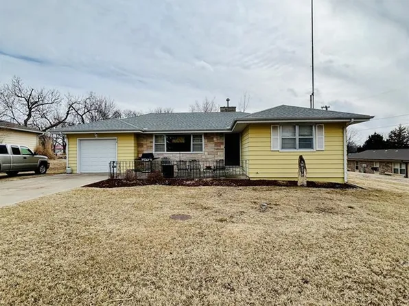 219 E South St, Lincoln, KS 67455
