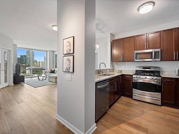 2nd image of 757 N Orleans St #908