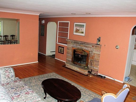 4th image of 1813 Darbyshire Dr