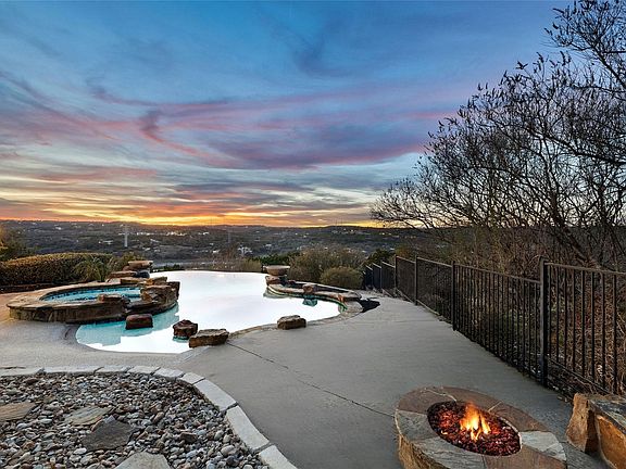 2nd image of 2702 Lakehurst Rd