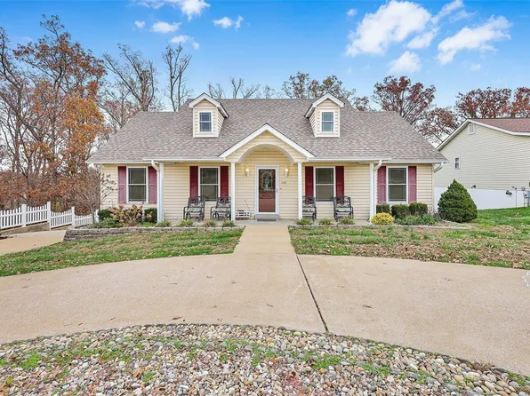 205 Spring Lake Dr, De Soto, MO 63020