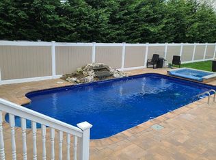 1100 Old Britton Rd, Bellmore, NY 11710