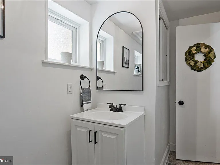 158 Lafayette Rd — Photo 18