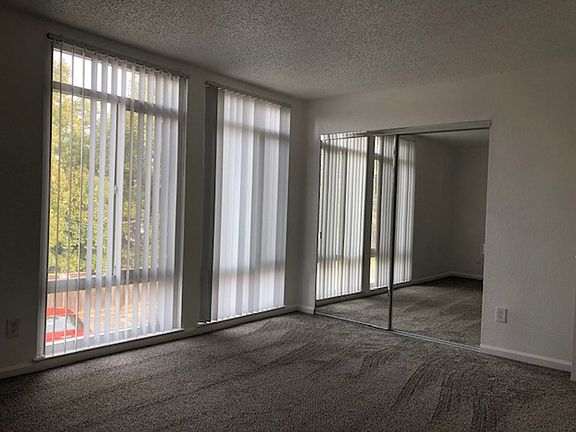 3rd image of 4721 Marconi Ave APT 23
