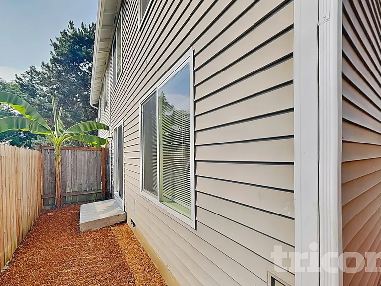 8617 NE 25th Cir — Photo 15