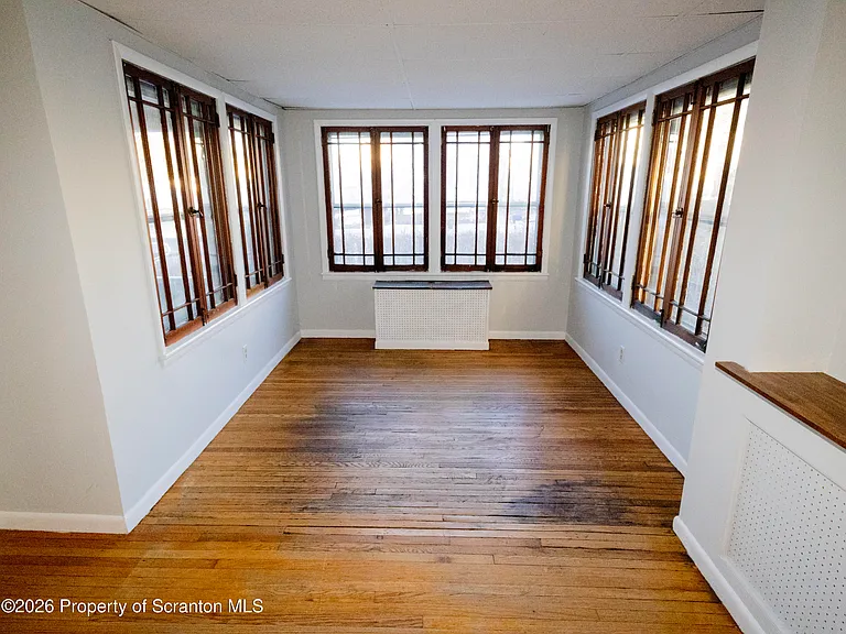 418 E Market St — Photo 7