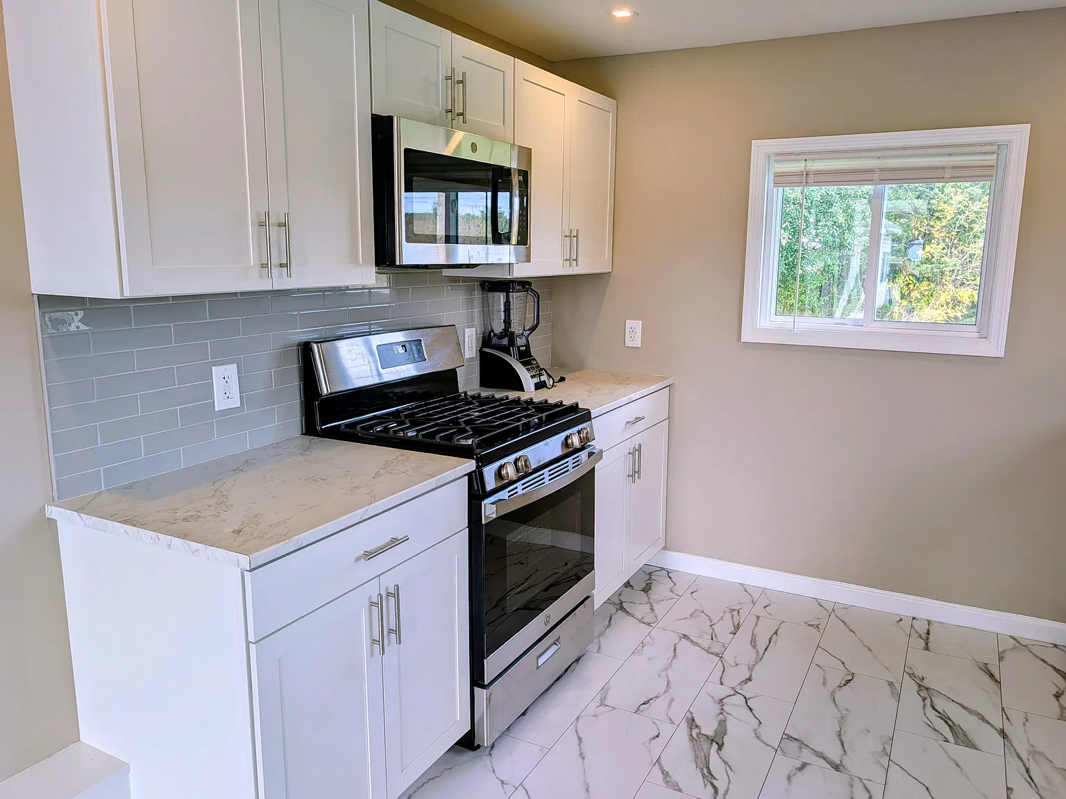2 bed, 850 sqft, $2,000 — Photo 3