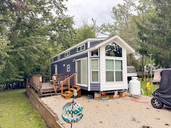 29/234 Woodhaven Dr E, Sublette, IL 61367