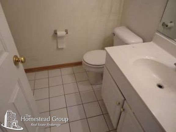 5th image of 1341 N Leavitt St #3